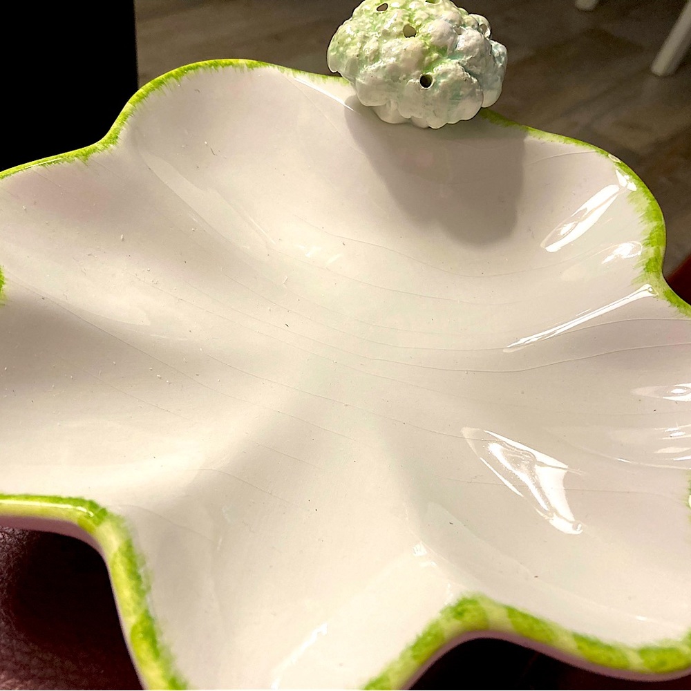 Rare Italian Scalloped Cauliflower Designed Plate